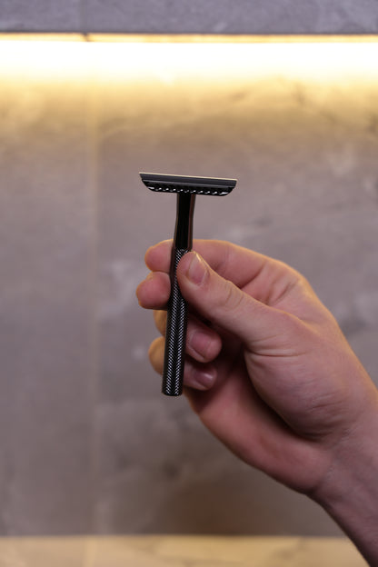 Lifetime single blade safety razor