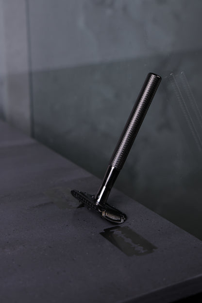 Lifetime single blade safety razor